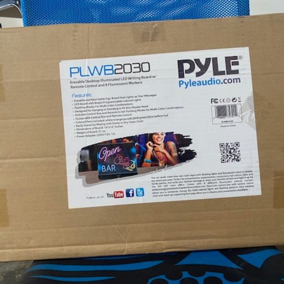 Pyle Erasable Desktop Illuminated LED Writing Board with Remote Control (NEW) - Picture 4 of 10